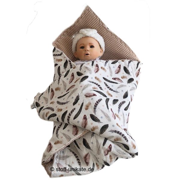 Babytuch mit Federmotiven. Stoff-Unikate handmade in germany