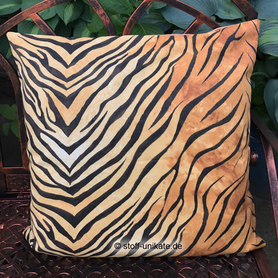 Dekokissen mit Raubtiermuster, Tigerfell. Stoff-Unikate handmade in germany