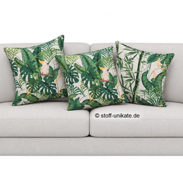Deko-Kissen-Serie Kakadus im Urwald mit Tropenblättern. Stoff-Unikate handmade in germany