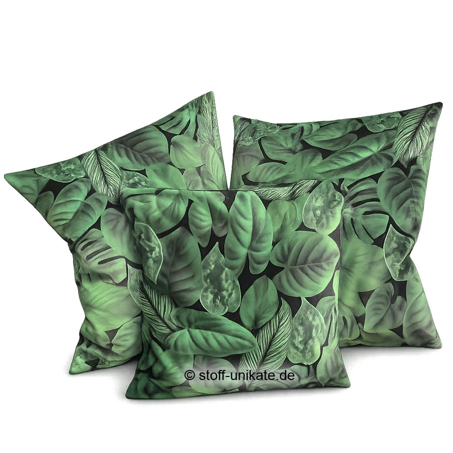 Samtkissen mit Tropenblättern für ein schönes Urban Living-Gefühl. Stoff-Unikate handmade in germany