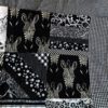 Detailfoto von der Zebradecke im Crazy Quilt Style in schwarz-weiß mit Zebraköpfen und Zebrapopos. Größe 100 x 100 cm. Einzelstück hergestellt in Deutschland. Unikat handmade in Germany