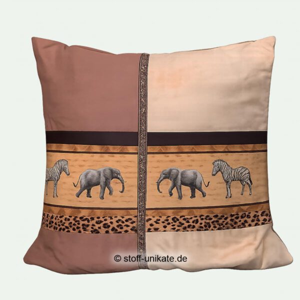 Lesekissen mit Fach und Afrikatieren. Stoff-Unikae handmade in 'Germany