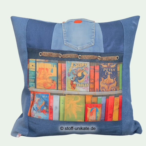 Lesekissen aus Jeans upcycling mit Bücbermotiven. Stoff-Unikate handmade in germany
