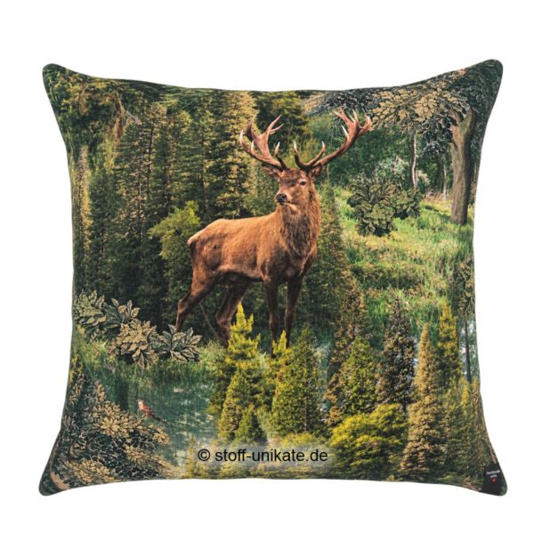 Dekokissen mit Hirsch im Wald. Stoff-Unikate handmade in germany