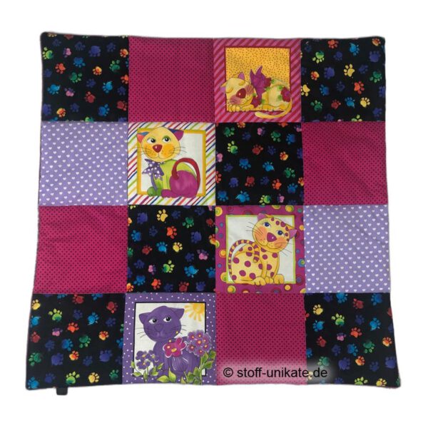 Babycecke mit Katzen und Pfoten in Pink-bunt. Stoff-unikate handmade in Germany