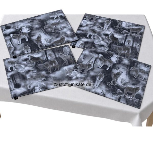 Tischsets Mystic Wolfes mit Wolfsmotiven in grautönen. Stoff-Unikate handmade in Germany