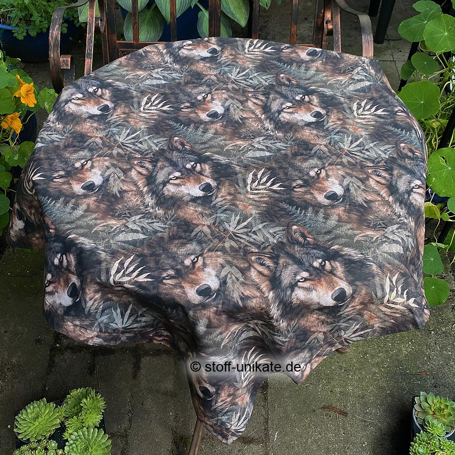 Mitteldecke-Tischdecke mit Wolfsmotiven aus reiner Baumwolle genäht. Stoff-Unikate handmade in Germany
