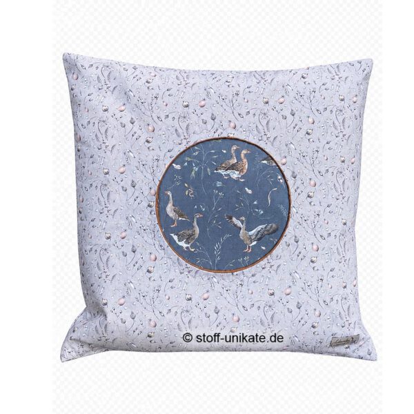 Dekokissen, Designer-kissen mit gänsemotiven in creme-blau. Stoff-Unikate handmade in germany