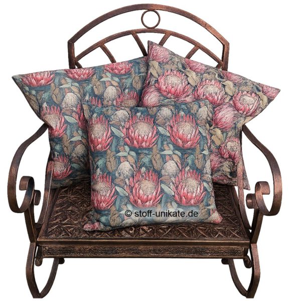 Dekokissen mit Proteas. 3er Set als Kombination. Stoff-Unikate handmade in Germany