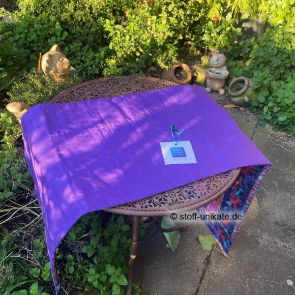 Rückseite vom tischläufer mit bunten Pferden. Stoff-Unikat handmade in Germany