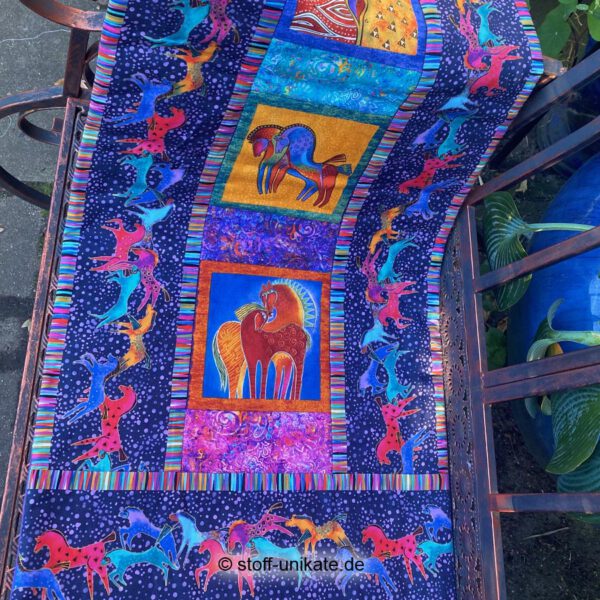 Laurel Burch Bunte Pferde, Tischläufer. Stoff-Unikat handmade in Germany