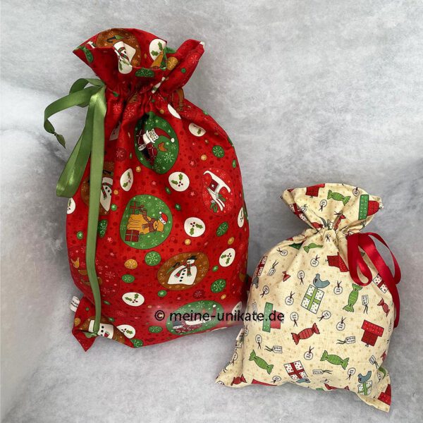 2er Set Geschenksäcke, Stoffbeutel in rot und creme. Genäht aus Baumwollstoffen mit Weihnachtsmotiven. Zum Befüllen und Verpacken von Geschenken. Stoff-Unikat handmade in Germany