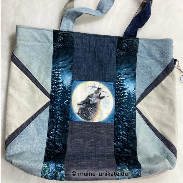 Großer Shopper, Einkaufstasche mit zwei Innentaschen. Genäht aus hochwertigen Baumwollstoffen mit Jeans und Wolfsmotiv. Unikat handmade in Germany