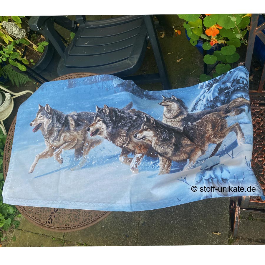 Tischläufer mit Wölfen im Schnee. Stoff-Unikat handmade in Germany