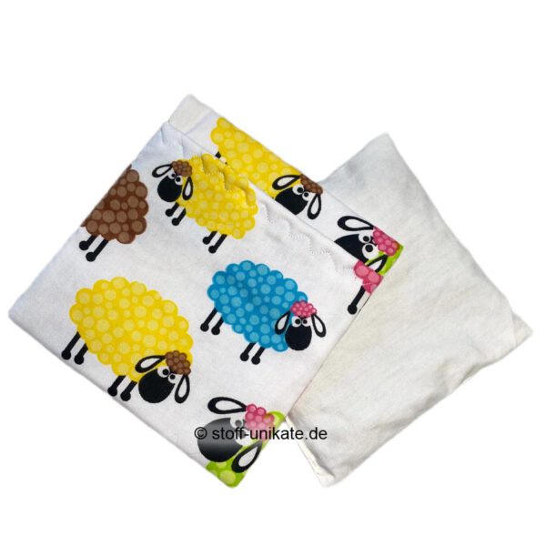 Körnerkissen, Rapskissen für Babys mit kleinen bunten Schafen. stoff-Unikate handmade in Germany