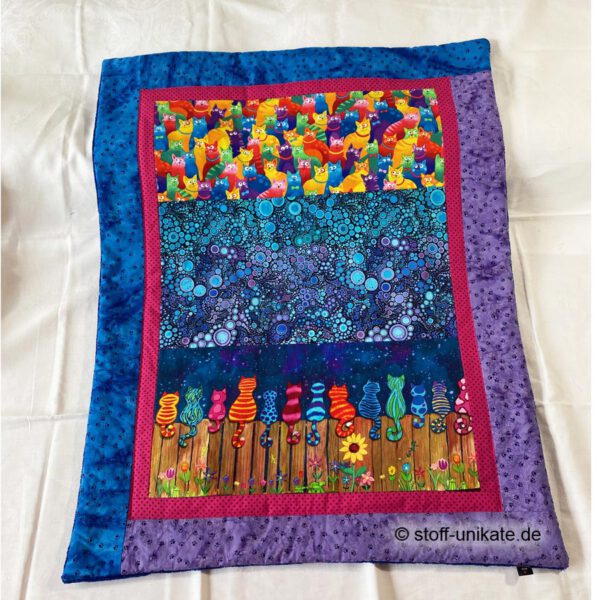 Babydecke, Babytuch mit bunten Katzen. Stoff-Unikat handmade in Germany