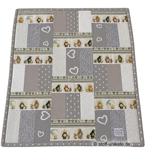 Babydecke in Beige-Tönen mit Teddybären und Herzen. Stoff-unikate handmade in Germany