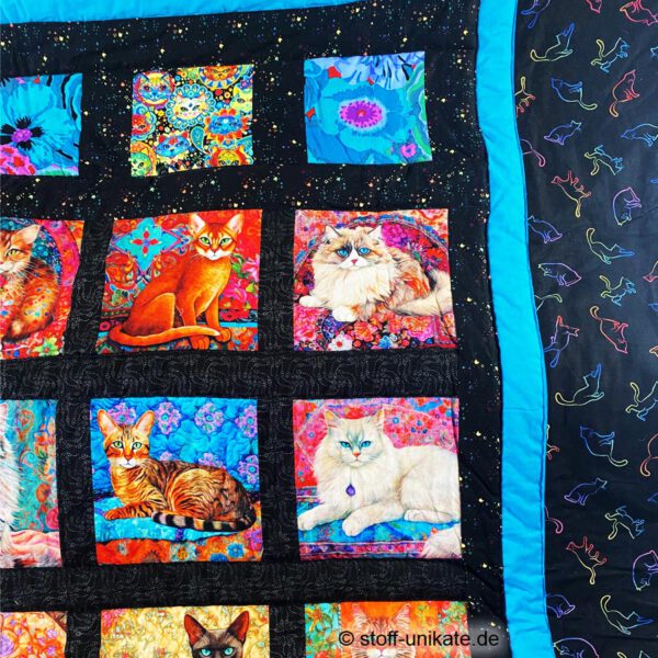 Detailansicht der bunten Katzen vom aufwändig gearbeiteten Quilt in Übergröße. Stoff-Unikat handmade in Germany