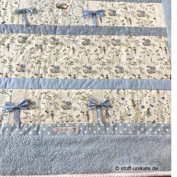 Kinderdecke, Babydecke mit Elfenmotiven in hellblau. Hochwertige Stoffe von acufactum in Kombination mit Teddyplüsch in hellblau. Stoff-Unikat handmade in Germany
