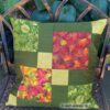 Deko-Kissen aus der Serie Indian Summer mit leuchtenden Herbstblättern. Stoff-Unikate handmade in germany