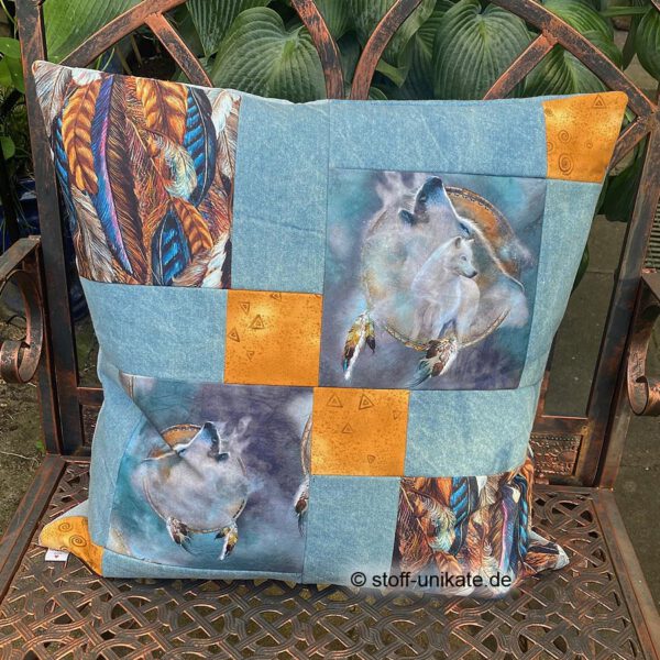 Upcycling /Deko-Kissen <br>Patchwork-Kissen <br>"Spirit of the Wolf" <br>Nachhaltiges Geschenk