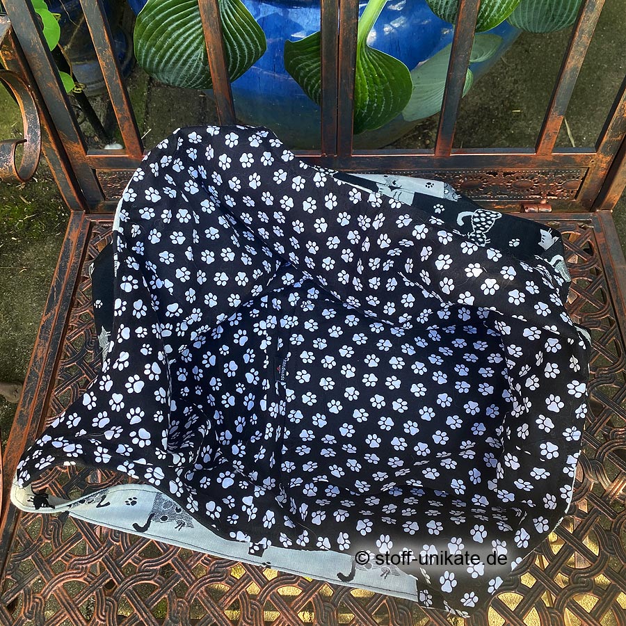 Innenansicht von der Jumbotasche, XXL-Einkaufstasche mit Katzen- und Pfotenmotiven. Stoff-Unikate handmade in Germany