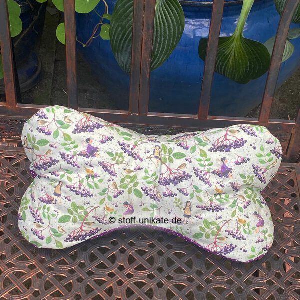 Nackenkissen, Stoffknochen, Leseknochen mit Holdunder und Elfenmotiven. Genäht aus Baumwollstoffen von acufactum. Stoff-Unikate handmade in Deutschland