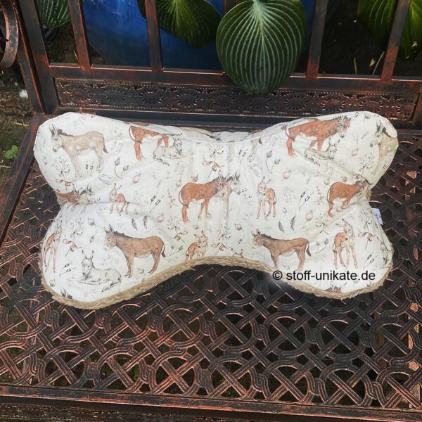 Großer Leseknochen mit Eselmotiven aus der Kissen-Serie Eselglück. Stoff-Unikat handmade in Germany