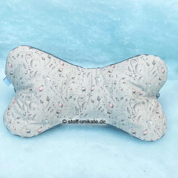 Nackenkissen, Leseknochen genäht aus hochwertigen Baumwollstoffen von acufactum mit Graugänsen und Herbstblumen. Stoff-Unikate handmade in Germany