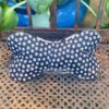 Leseknochen, Nackenkissen mit Pfoten und Hundemotiven in black and white. Stoff-Unikat handmade in Germany