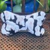 Leseknochen, Nackenkissen mit Bichon Frise Hunden und Pfotenmotiven in black and white. Stoff-Unikat handmade in Deutschland