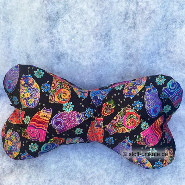 Leseknochen, Nackenkissen mit bunten Katzen aus hochwertigen Baumwollstoffen von Laurel Burch. Stoff-Unikat handmade in Germany