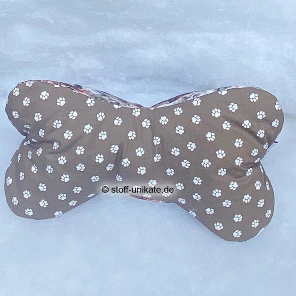 Leseknochen, Nackenkissen, Stoffknochen mit Katzenmotiven und Pfoten. Genäht aus hochwertigen Baumwollstoffen. Stoff-Unikate handmade in Germany