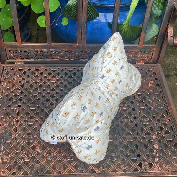 Nackenkissen, Leseknochen mit kleinen Shiba-Inu-Hundemotiven auf Beige/Creme. genäht aus hochwertigen Baumwollstoffen. Stoff-Unikate handmade in Germany