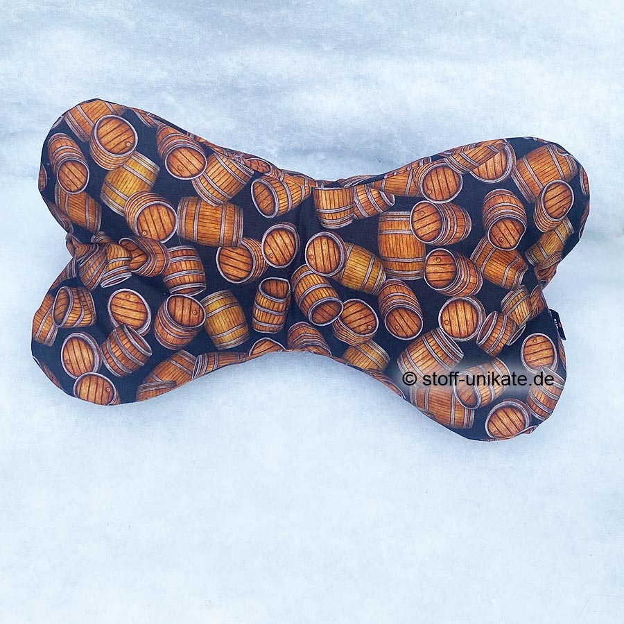 Leseknochen, Nackenkissen mit Weinfässern. Ein schönes Geschenk für Weinfreunde und Winzer. Genäht aus hochwertiger Baumwolle. Stoff-Unikate handmade in germany