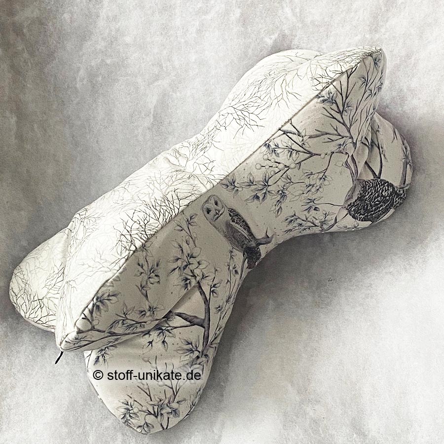 Leseknochen mit Eulenmotiven. Stoff-Unikate handmade in Deutschland