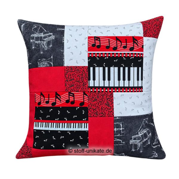 Dekokissen mit Klavier und Musiknoten. Stoff-Unikate handmade in Germany