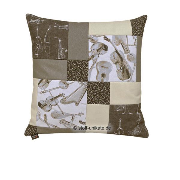 Dekokissen mit Geigen in taupe. Stoff-Unikate handmade in germany