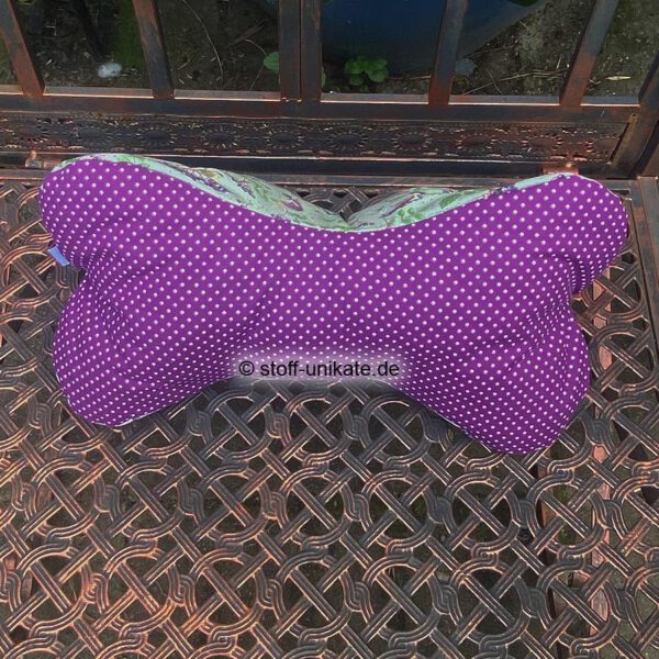 Leseknochen, Nackenkissen genäht aus Baumwollstoffen von acufactum mit Holunder- und elfenmotiven. Stoff-Unikate handmade in Germany