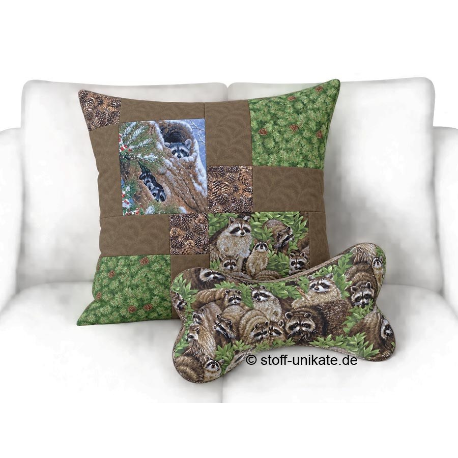 Dekokissen und Leseknochen mit Waschbären. Stoff-Unikate handmade in Germany