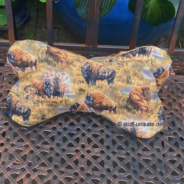 Leseknochen, Nackenkissen mit Buffalos und Steppe. ein schönes geschenk für alle westernfreunde und büffelliebhaber. Stoff-Unikate handmade in Germany