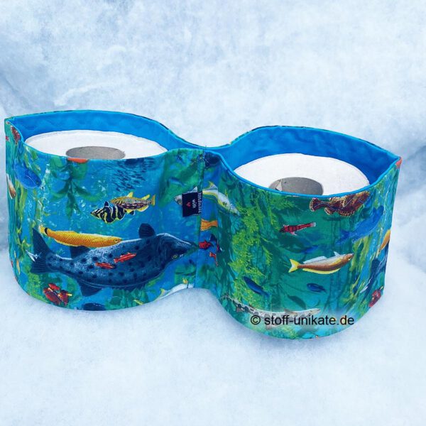 WC-Rollenhalter aus Stoff, passend für zwei Klorollen mit Fischmotiven. Stoff-Unikate handmade in germany