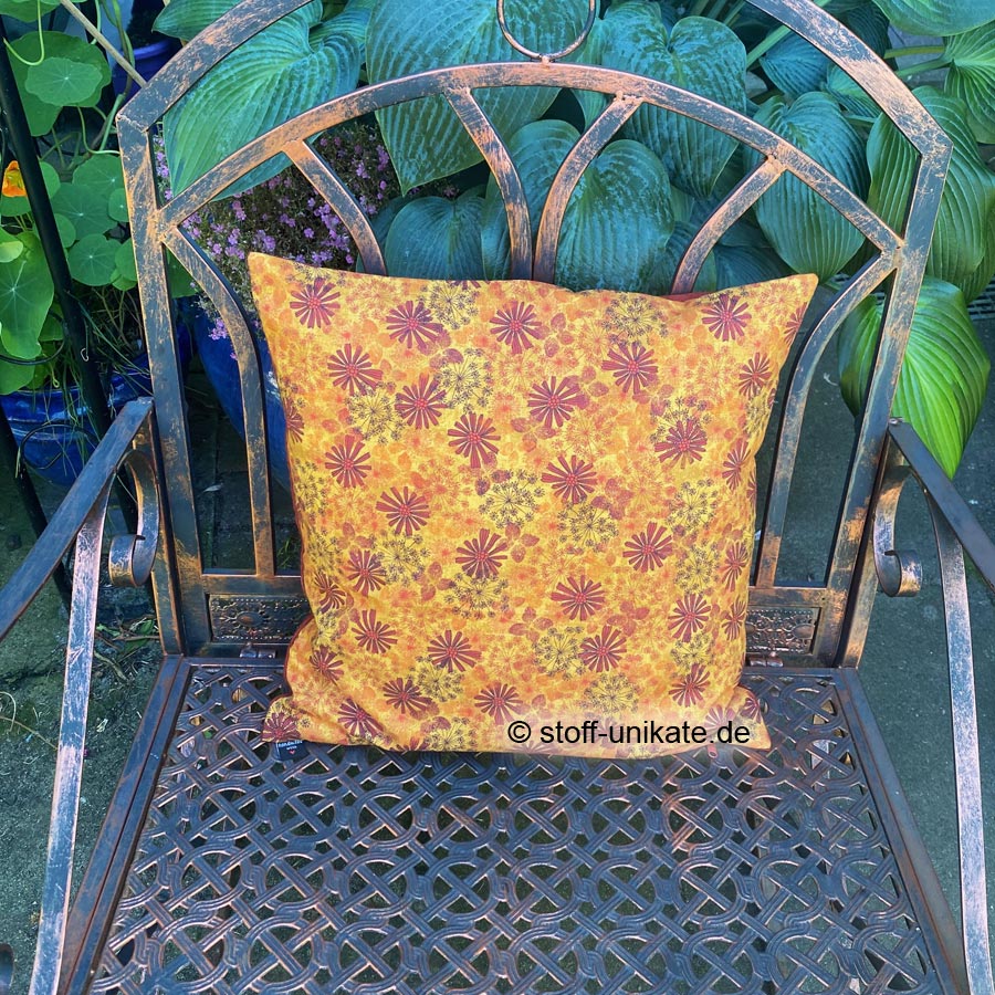 Dekokissen 40 x 40 cm mit Herbstblumen aus der Serie Herbstzauber. Stoff-Unikate handmade in Deutschland