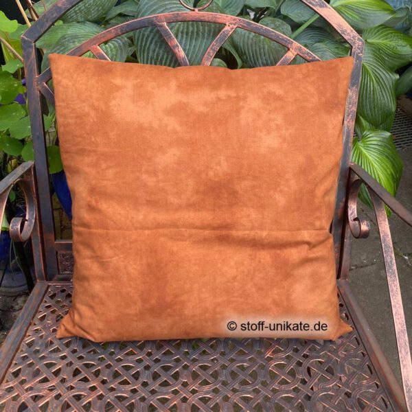 Rückseite in braun aus der Dekokissen-Serie Bücherkatzen. Stoff-Unikate handmade in Germany
