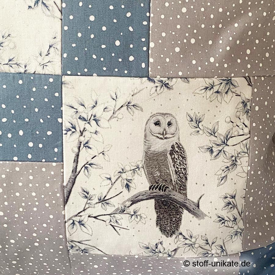 Detailansicht einer Schnee-Eule vom Deko-Kissen Schnee-Eulen. Stoff-Unikat handmade in Germany