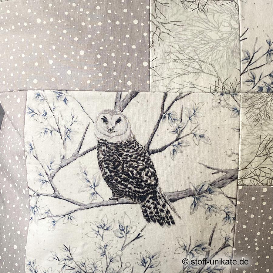 Schnee-Eulen-Motiv aus der Dekokissen-Serie Schnee-Eulen. Stoff-Unikat handmade in Germany