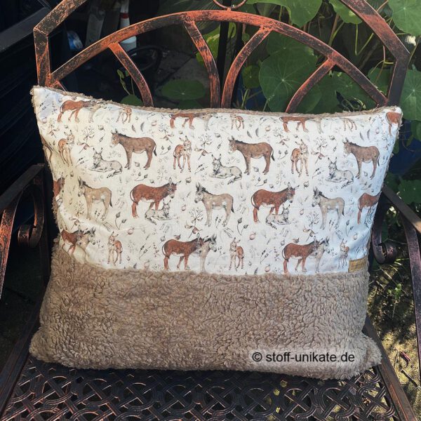 Deko-Kissen, Kuschelkissen mit Eselmotiven aus der 'Serie Eselglück. Stoff-Unikat handmade in Germany