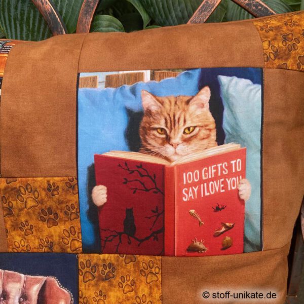 Dekokissen mit lesender Katze. Stoff-Unikate handmade in Germany