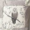 detailansicht einer Eule vom Dekokissen Schnee-Eule. Stoff-Unikat handmade in Germany