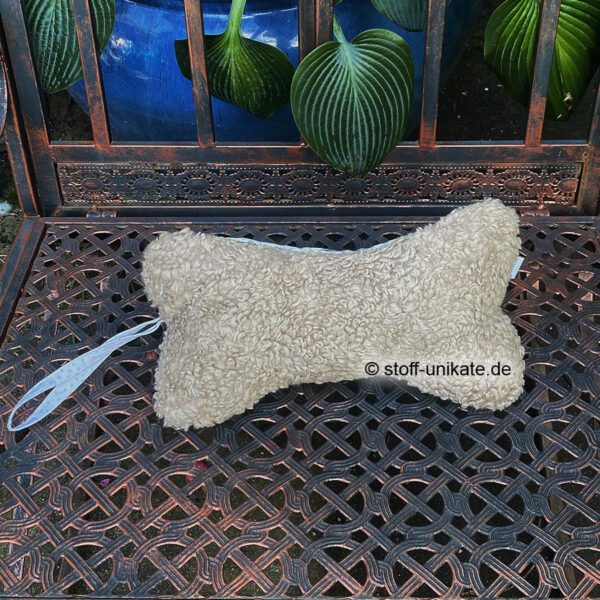 Rückseite vom kleinen Leseknochen aus Teddyplüsch aus der Serie Eselglück. Stoff-Unikat handmade in germany